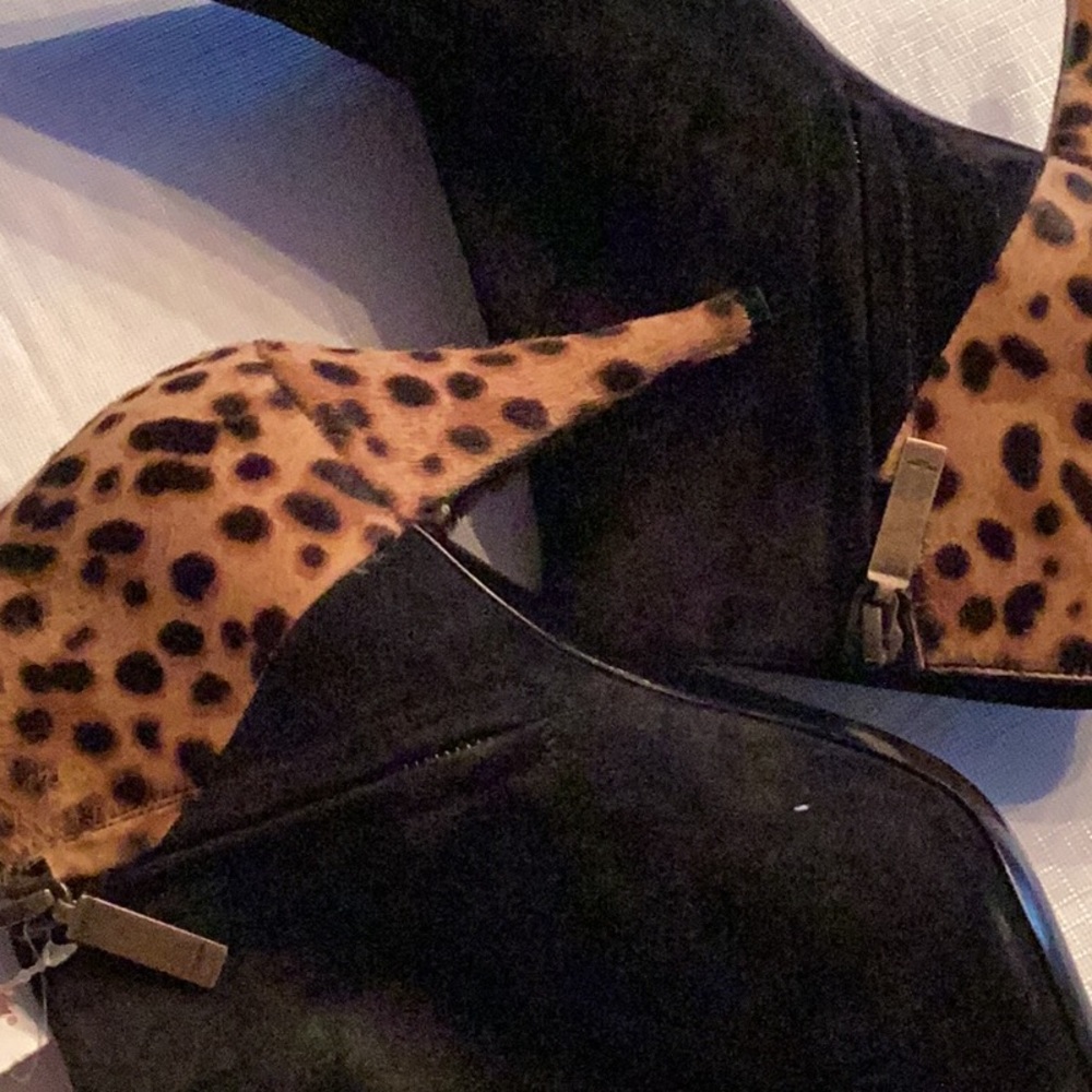 Never worn Saint Laurent suede booties - Picture 9 of 9